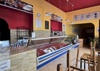 SALA VETRINA.jpg - Alimentari - Gastronomia Via Francesco Porcellana 10, Sassari - foto 2