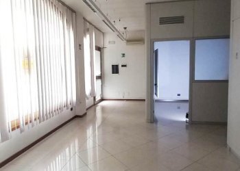 WhatsApp Image 2025-12-03 at 11.54.58 (2).jpeg - Locale Commerciale Rovigo - foto 3