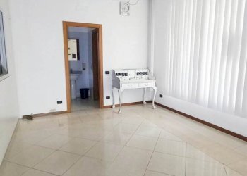 WhatsApp Image 2025-12-03 at 11.54.57.jpeg - Locale Commerciale Rovigo - foto 4