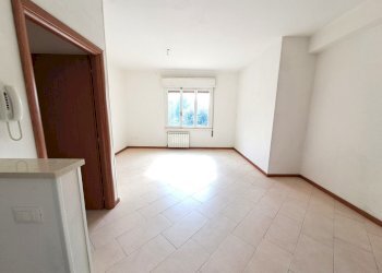 ingresso con ampio ufficio.jpg - Ufficio Rovigo - foto 1