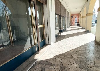 portico - Locale Commerciale Castelguglielmo - foto 2