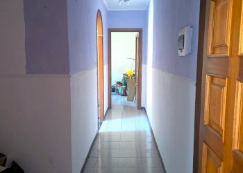 ingresso e corridoio - Appartamento Via Beata Chiara 10, Genova (zona Pontedecimo) - foto 12