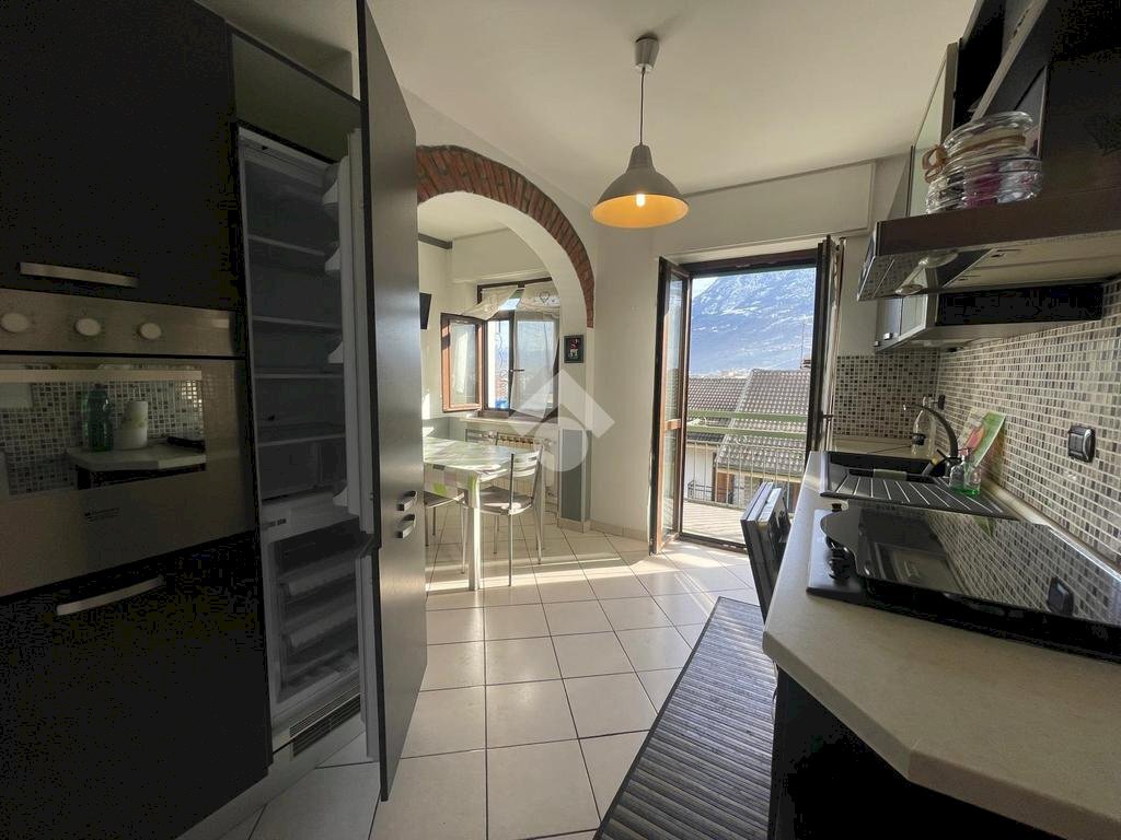 Three-room apartment Via gilles de chevreres, Aosta - photo 2