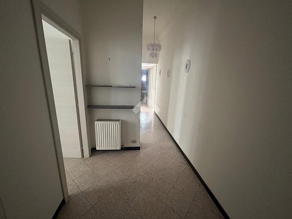 Four-room apartment Via Bobbio, Genova (neighborhood Marassi) - photo 2