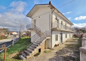 Foto 1 - Casa indipendente SP 144
 
101, Vallesaccarda - foto 1