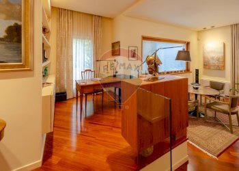 Sala da pranzo - Villa Corso Alcide De Gasperi, Bari - foto 4