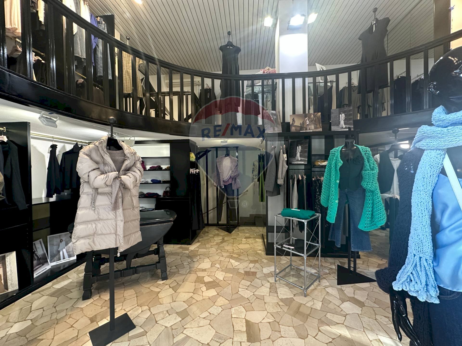 Cabina armadio - Shop Via Puccini
15, Varese - photo 3