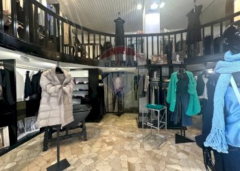 Cabina armadio - Negozio Via Puccini
 
15, Varese - foto 3