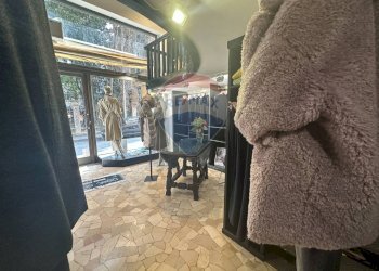 Ricezione / Lobby - Negozio Via Puccini
 
15, Varese - foto 7