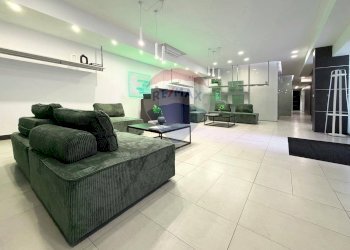 INGRESSO - Ufficio via monti iblei
 
1, Tremestieri Etneo - foto 1