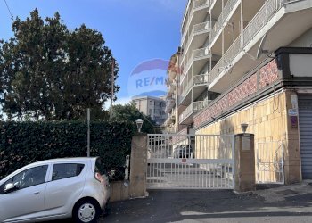 Edificio all\'aperto - Ufficio VIA MONTI IBLEI
 
1, Tremestieri Etneo - foto 8