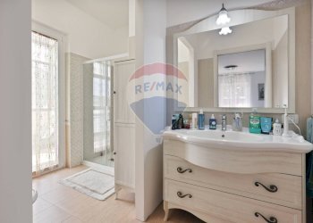 Bagno - Villa via Ungaretti
 
1, Giarre - foto 6