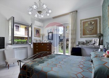 Camera / camera da letto - Villa via Ungaretti
 
1, Giarre - foto 9