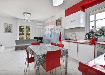 Sala da pranzo - Villa via Ungaretti
 
1, Giarre - foto 11