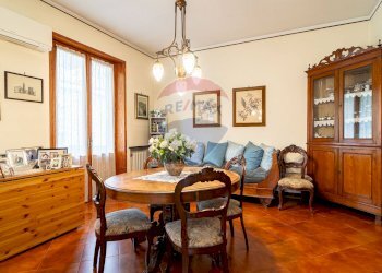 Sala da pranzo - Villa VIA LUXEMBURG
 
9, Collecchio - foto 9