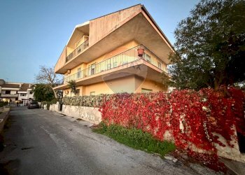 Edificio all\'aperto - Attico Viale delle Americhe
 
67, Ragusa - foto 3