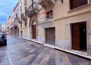 Edificio all\'aperto - Trilocale Via San Francesco D'assisi
 
52, Trapani - foto 2
