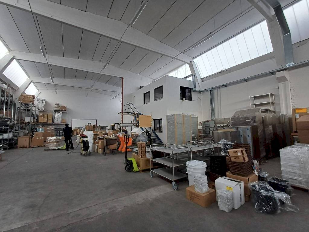 Magazzino - Capannone via Achille Grandi, Modena (zona Crocetta) - foto 1