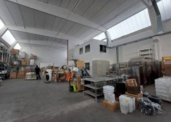 Magazzino - Capannone via Achille Grandi, Modena (zona Crocetta) - foto 1