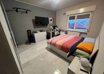 Camera da letto - Quadrilocale via Cappuccini, 7, Cerro Maggiore - foto 37