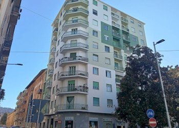 Facciata - Trilocale via Varaita, 2, Torino (zona Nizza Millefonti) - foto 1