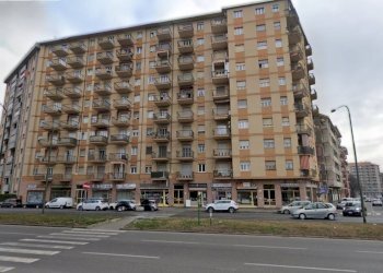 Facciata - Shop via Francesco De Sanctis, 109, Torino (neighborhood Pozzo Strada) - photo 2