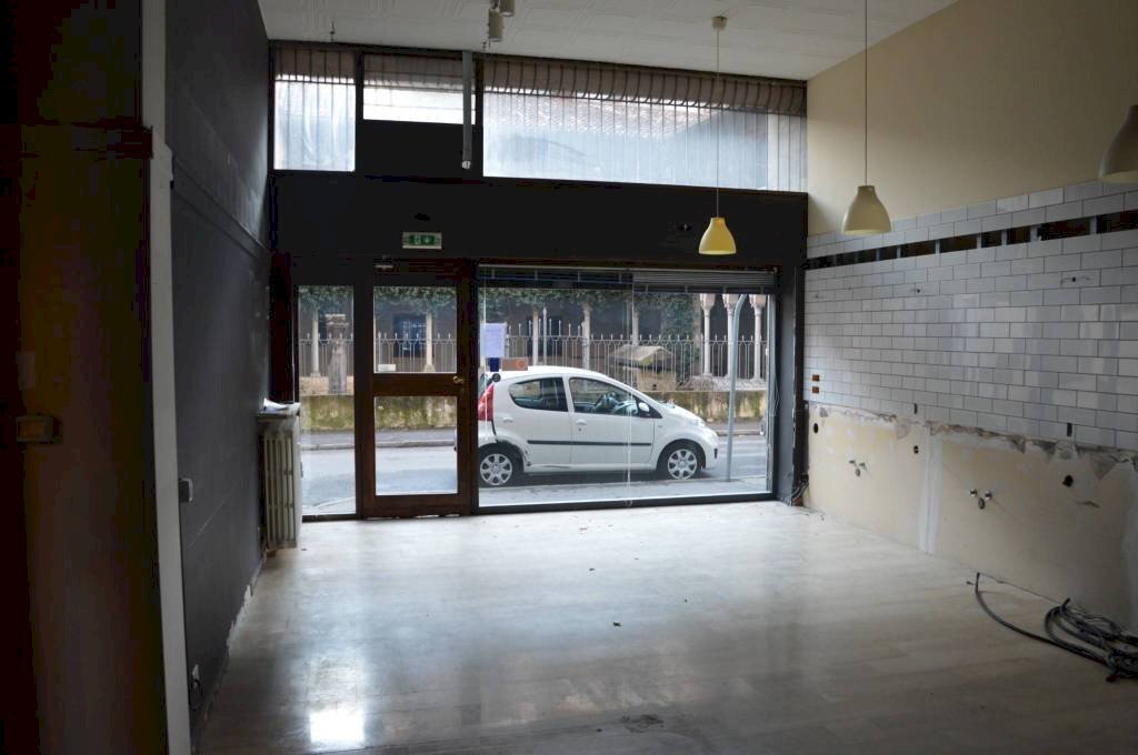 Interno non residenziale - Parrucchieri Uomo - Donna via Borgo Antico, 3, Gallarate - foto 2