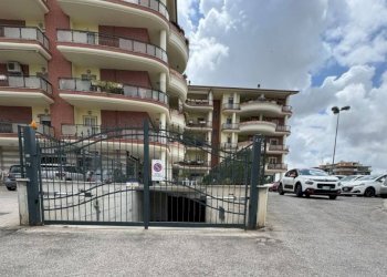 Facciata - Magazzino piazza Enrico Martini, Roma (zona Mezzocammino) - foto 13