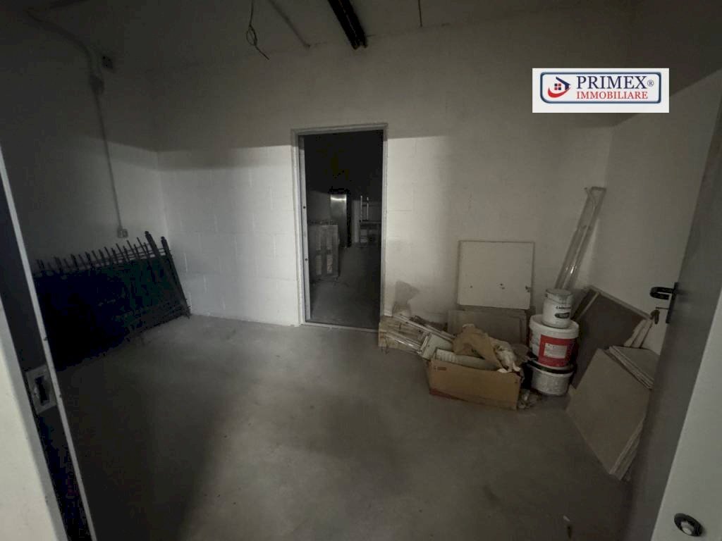 Magazzino - Magazzino piazza Enrico Martini, Roma (zona Mezzocammino) - foto 1