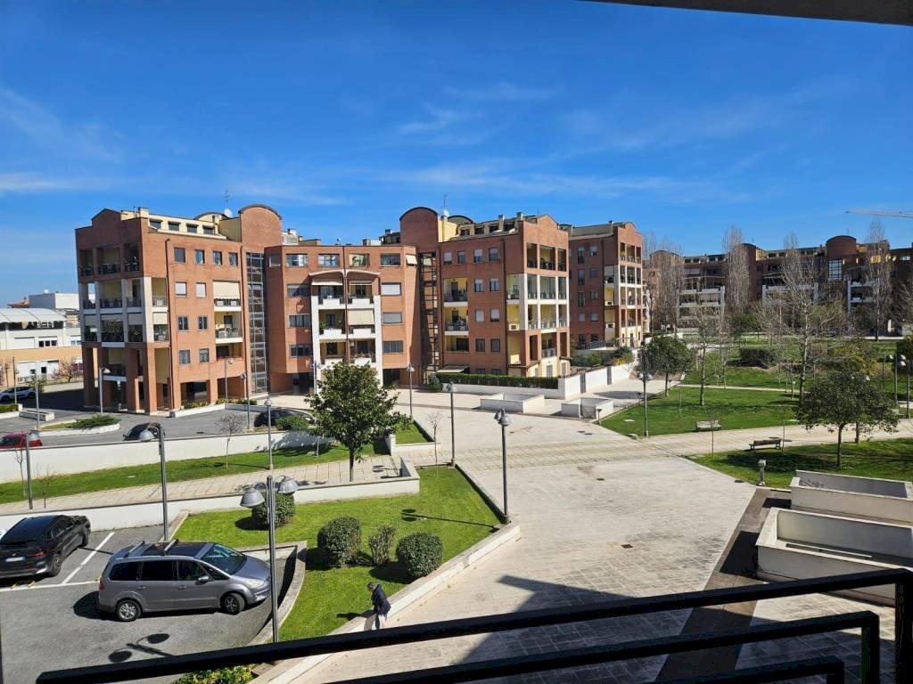 Vista - Trilocale via Roberto Raviola, Roma (zona Mezzocammino) - foto 1