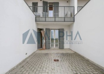 Facciata - Villa a Schiera via Argenta, Forlì - foto 27