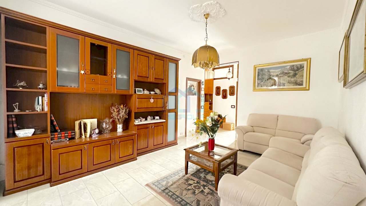 soggiorno - Appartamento Via Piave 25, Savona - foto 2