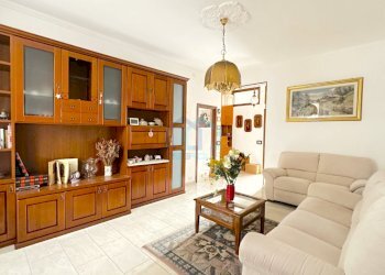 soggiorno - Appartamento Via Piave 25, Savona - foto 2