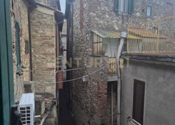 AFFACCIO SUL VICOLO.jpeg - Three-room apartment Piazza Porta Conti 23, Civitella Paganico - photo 2