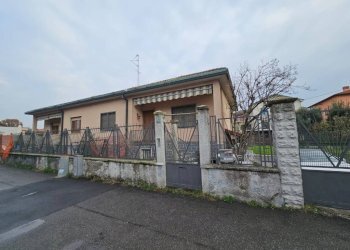 Villa via Fontanile dei Frati, frazione Seggiano, Pioltello - foto 1