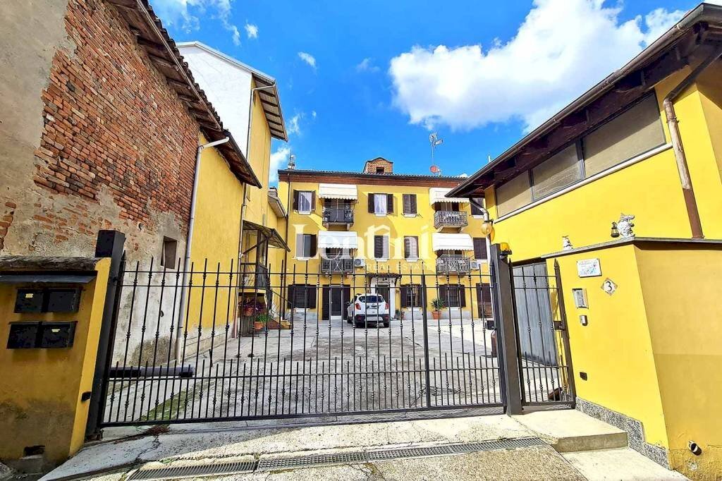 Cortile interno - Stabile - Palazzo vicolo Sant'Ambrogio, Valenza - foto 2
