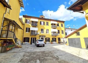 Cortile interno - Stabile - Palazzo vicolo Sant'Ambrogio, Valenza - foto 3