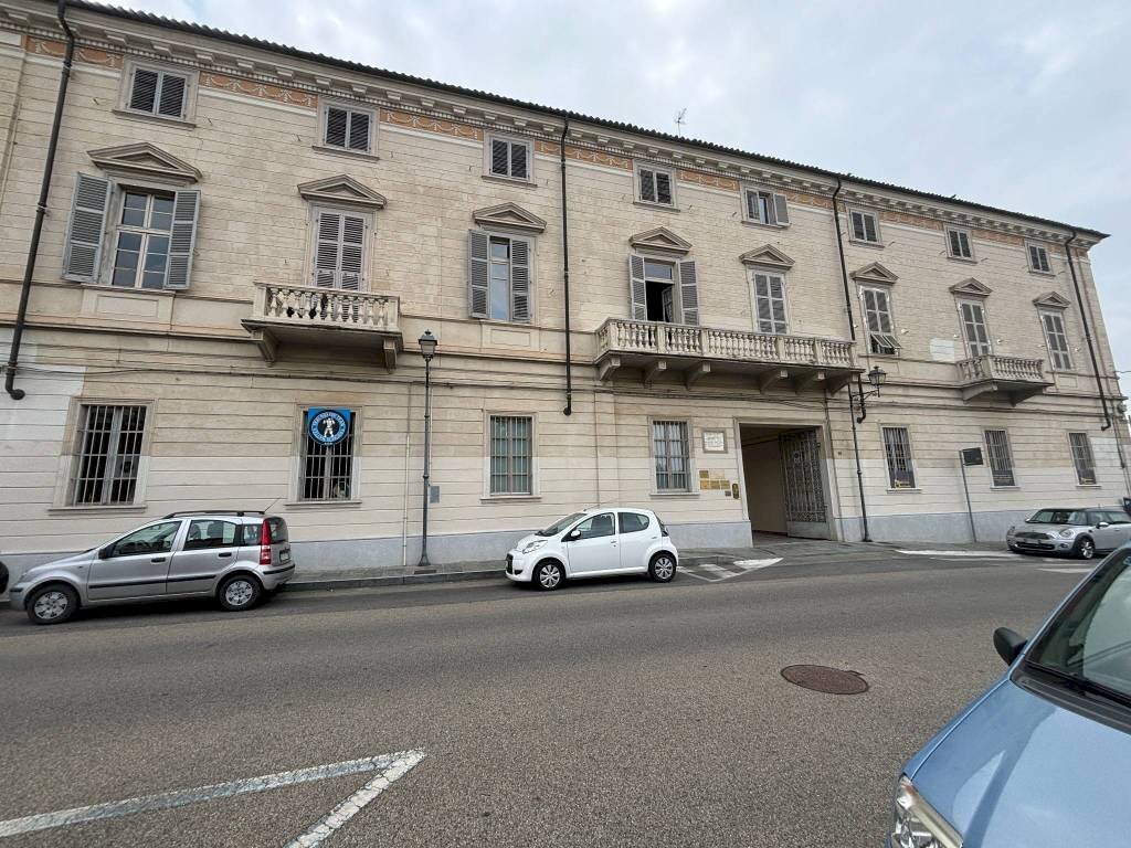 Facciata - Quadrilocale via delle Rosine, 18, Chieri - foto 3