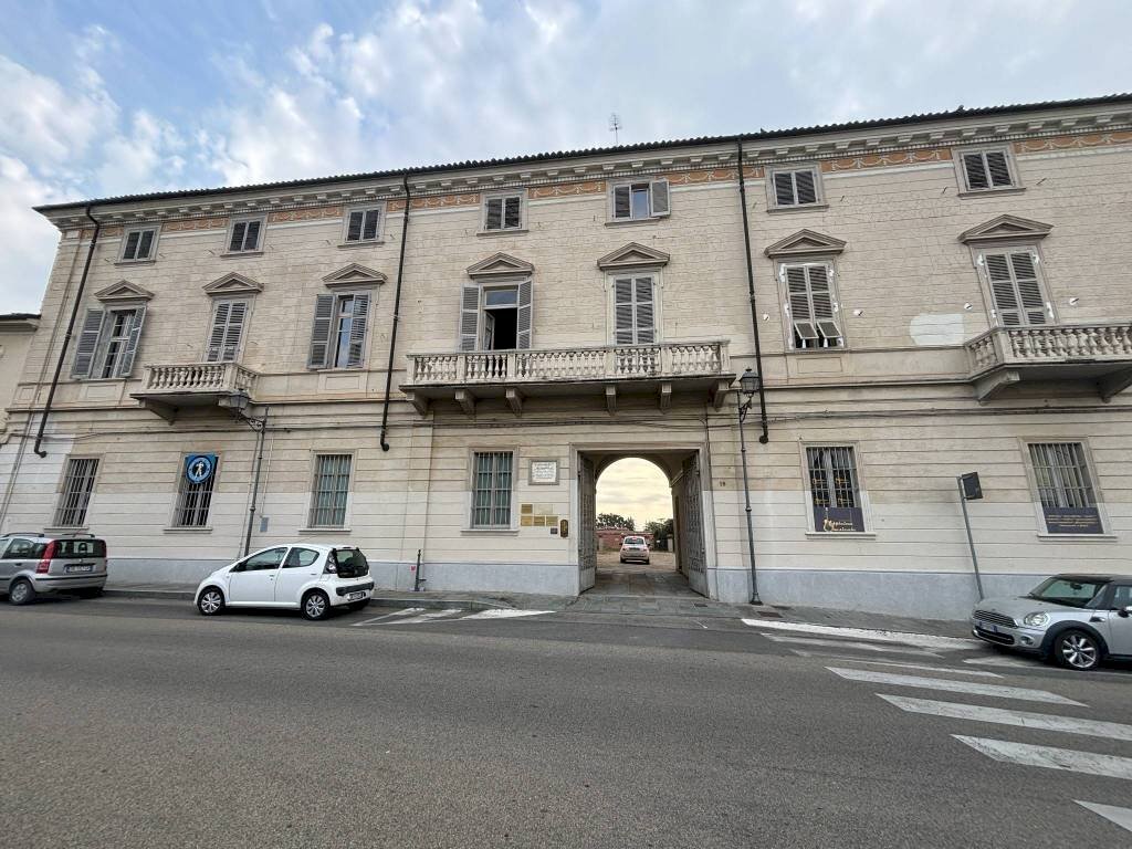 Facciata - Quadrilocale via delle Rosine, 18, Chieri - foto 2