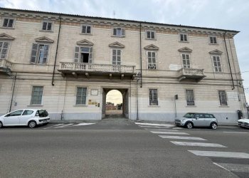 Facciata - Quadrilocale via delle Rosine, 18, Chieri - foto 1