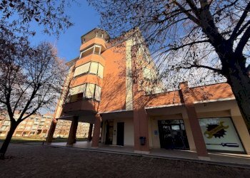 Facciata - Quadrilocale viale Eloisia Barbaroux, 43, Carmagnola - foto 2