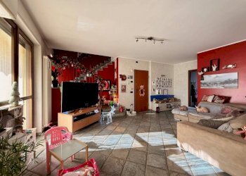Salone - Quadrilocale viale Eloisia Barbaroux, 43, Carmagnola - foto 6