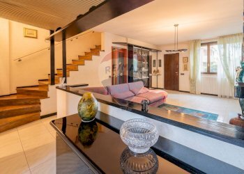 Sala da pranzo - Villa Via Mario Greppi
 
17, Buccinasco - foto 5