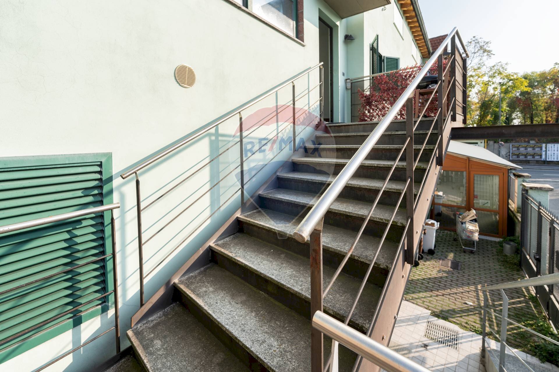 Scale ingresso principale - Semi-detached house Via Arcangelo Corelli
 
31, Milano - photo 3