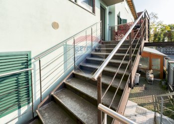 Scale ingresso principale - Casa semi indipendente Via Arcangelo Corelli
 
31, Milano - foto 2