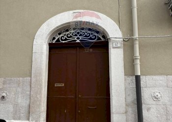 Edificio all\'aperto - Monolocale Via Simone De Brado
 
67, Trani - foto 4