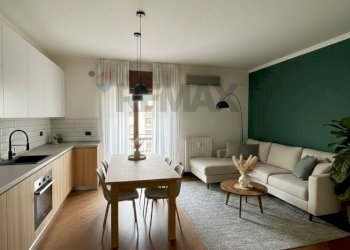 Sala da pranzo - Trilocale Piazzetta Matteo Renato Imbriani
 
3, Trani - foto 9