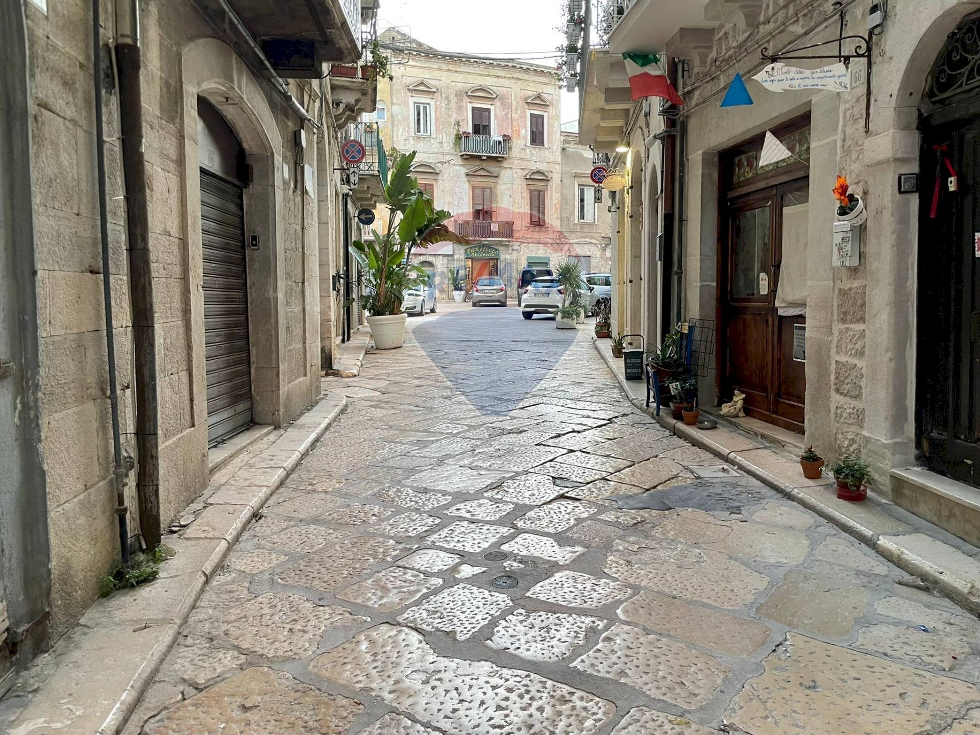 Edificio all\'aperto - Bilocale Via Cambio
 
62, Trani - foto 3