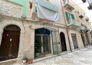 Edificio all\'aperto - Bilocale Via Cambio
 
62, Trani - foto 1