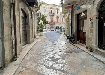 Edificio all\'aperto - Bilocale Via Cambio
 
62, Trani - foto 5